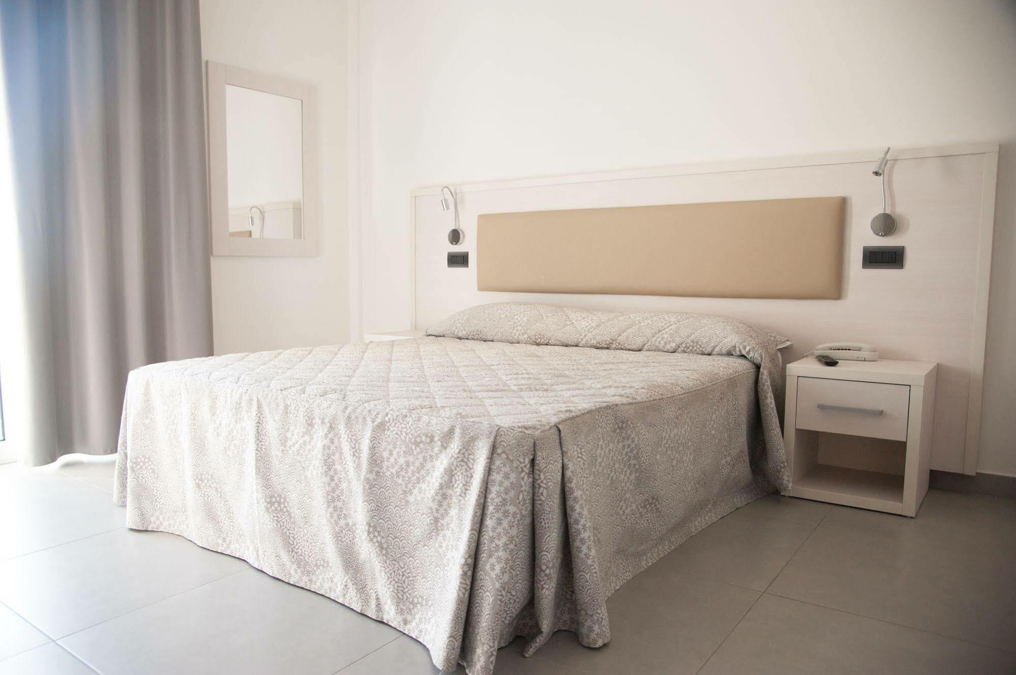 רימיני Residence Hotel Albachiara מראה חיצוני תמונה