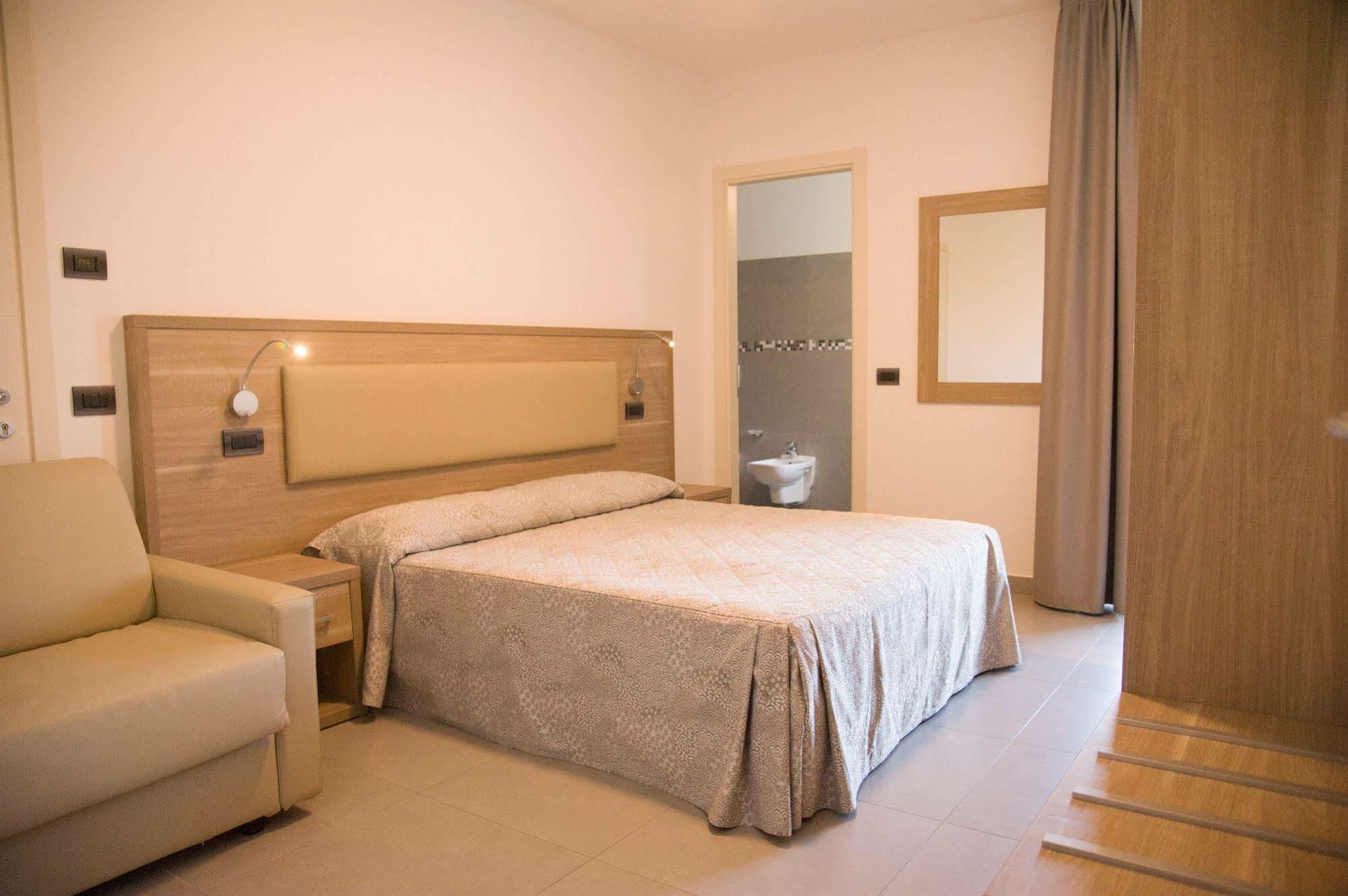 רימיני Residence Hotel Albachiara מראה חיצוני תמונה