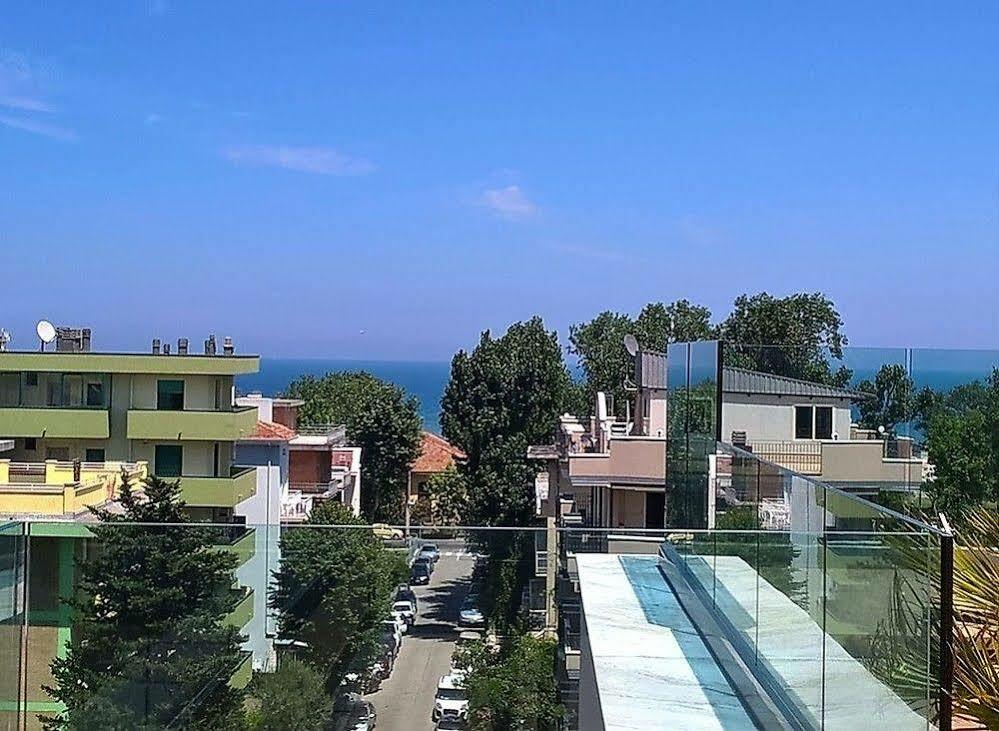 רימיני Residence Hotel Albachiara מראה חיצוני תמונה